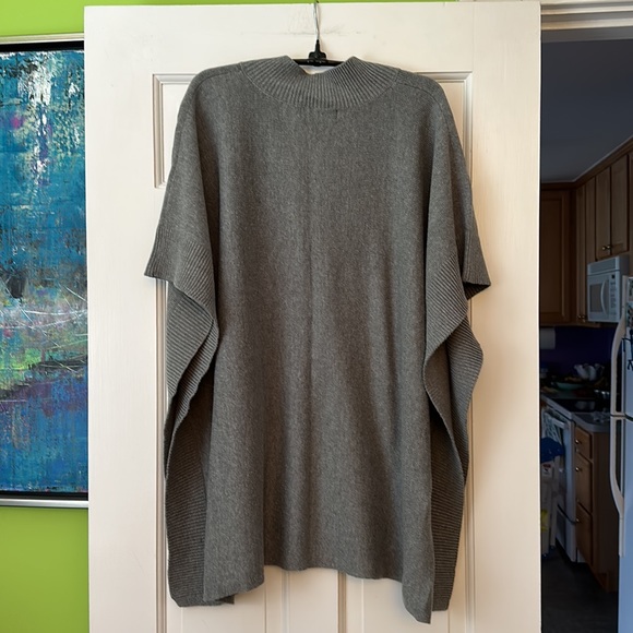 Messimo Poncho Sweater - Picture 8 of 11